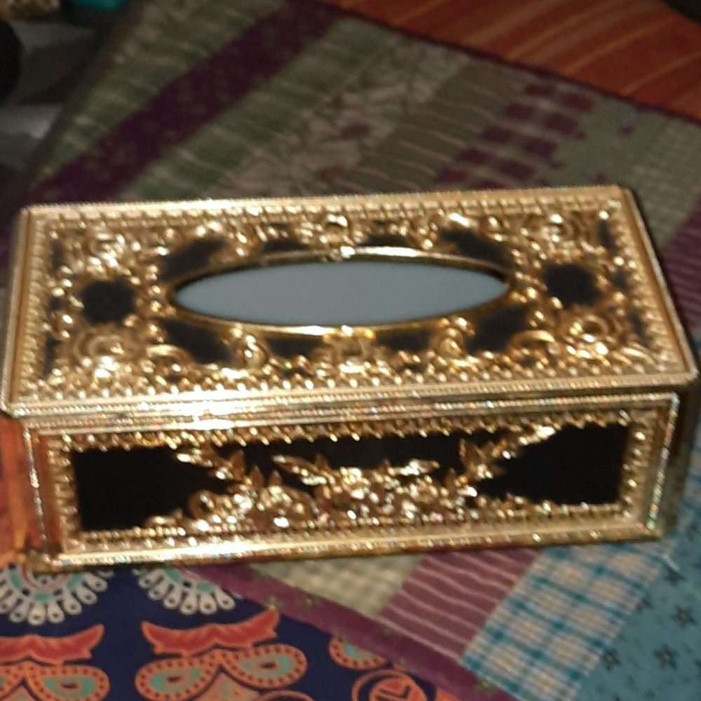 Vintage plastic tissue box holder. Bottom panel is removable for easy access.